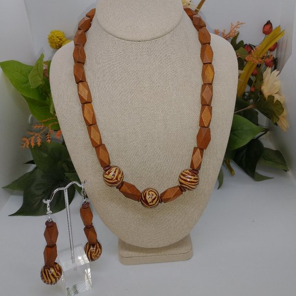Wooden Tan/Brown Beaded Necklace and earrings - Picture 8 of 9